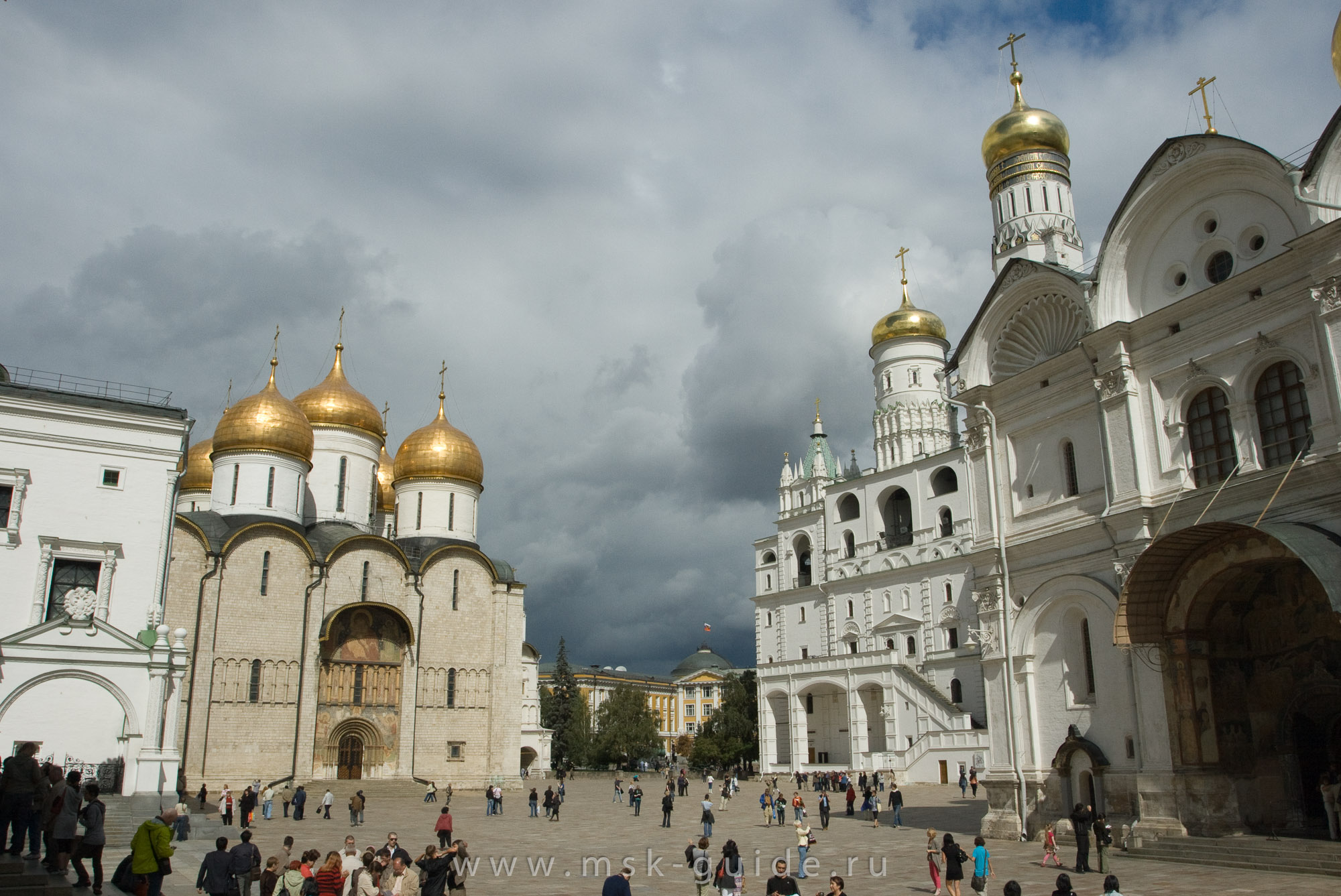 Соборная площадь кремля Соборная площадь кремля
